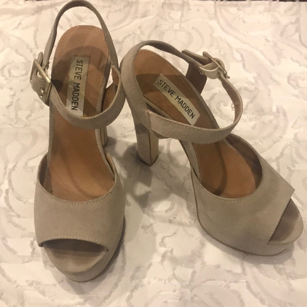 Steve Madden Dynemite Taupe suede sandals size 6